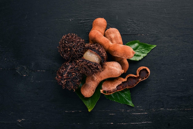 Frutas Tropicais de Tamarindo Em um fundo de madeira Vista superior Copie o espaço