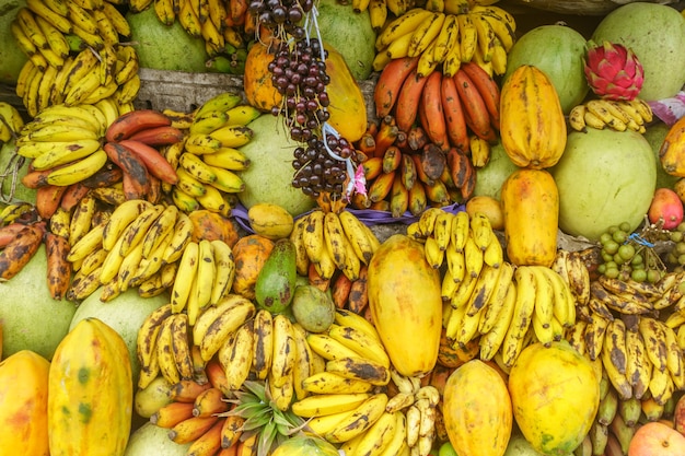 Frutas tropicales en el mercado