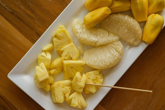 frutas variadas, jaca pomelo y piña