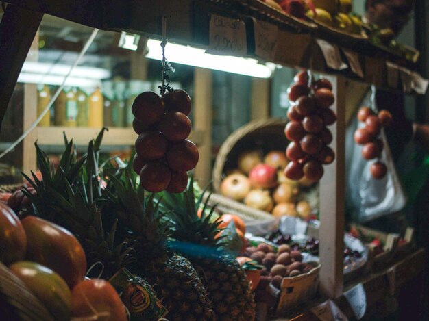 Foto frutas para la venta en los puestos de mercado