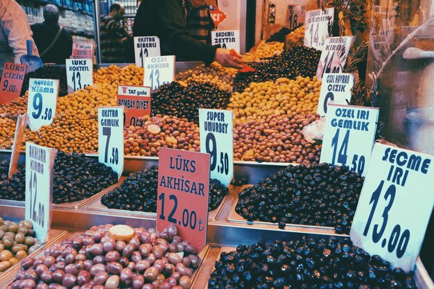 Foto frutas para la venta en los puestos de mercado