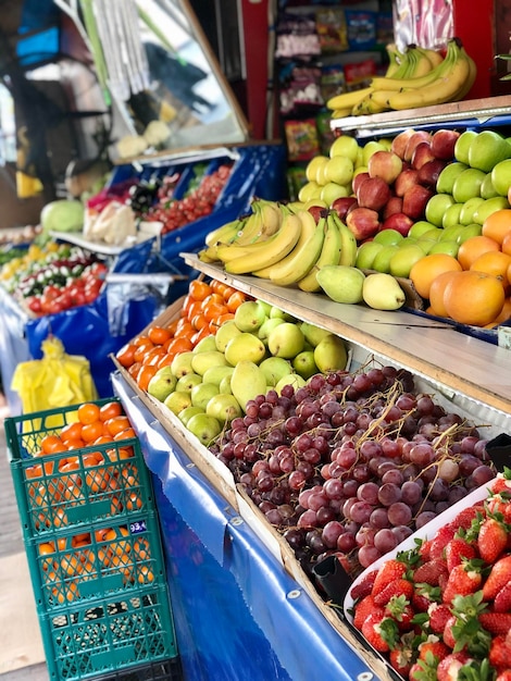 Foto frutas para la venta en los puestos de mercado