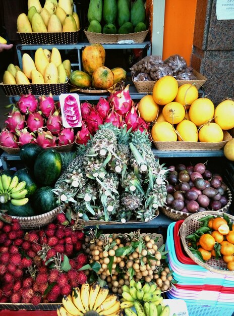 Frutas para la venta en los puestos de mercado