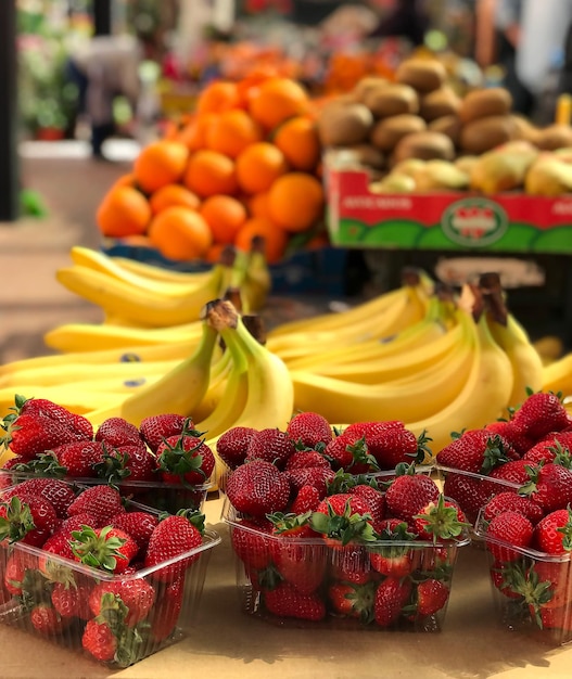 Foto frutas para la venta en los puestos de mercado