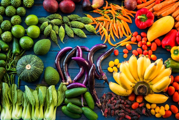 Frutas y verduras frescas para el fondo