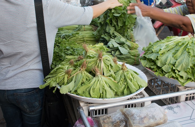 Frutas y verduras frescas en el mercado