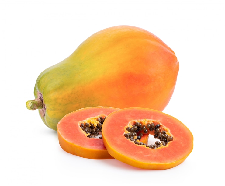 Foto fruto de papaya madura aislado en blanco