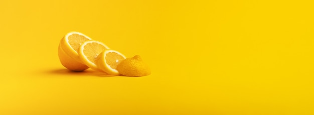 Frutos de limões. Suculenta fatia de limão