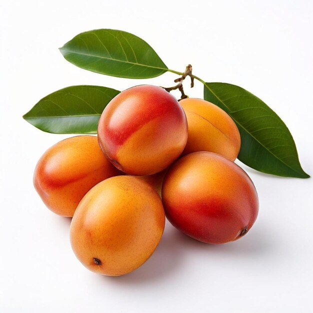 Foto frutos de loquat isolados sobre um fundo branco