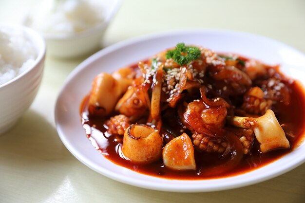 Frutos do mar com molho coreano com arroz