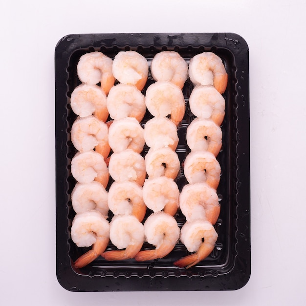 Foto frutos do mar congelados e descongelados de alta qualidade embalados em bandeja com processo iqf, congelado rápido individual para design de indústria de alimentos e frutos do mar.