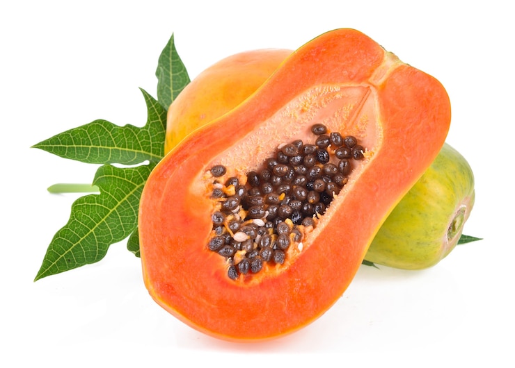 Foto frutos de papaya aislados.