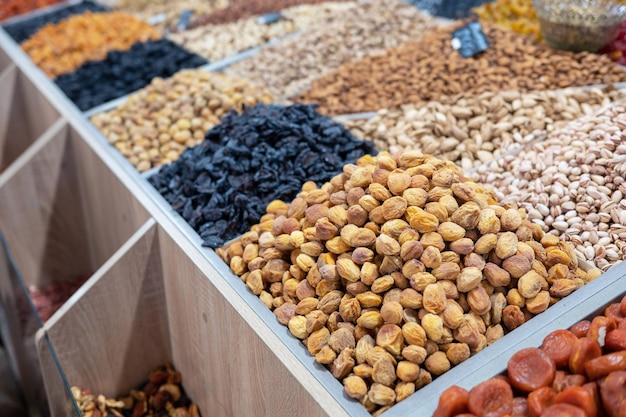 Frutos secos e nozes no mercado de alimentos local