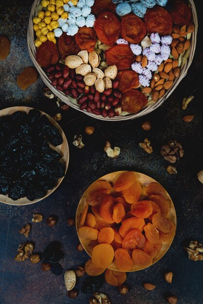 Foto frutos secos e vários tipos de nozes para o chá oriental tradicional