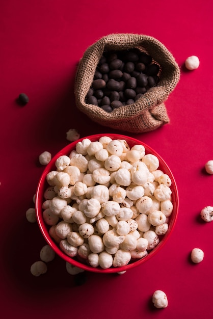 Fuchsnuss oder gerösteter Lotussamen oder Makhana