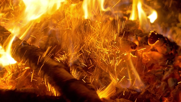 Fuego en la naturaleza Bokeh del fuego Fondos borrosos Vistas del espacio