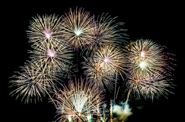 Fuegos artificiales en el cielo