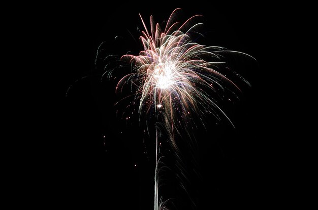 Fuegos artificiales de colores individuales