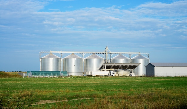 fünf Silos