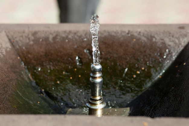 Fuente de agua en la calle