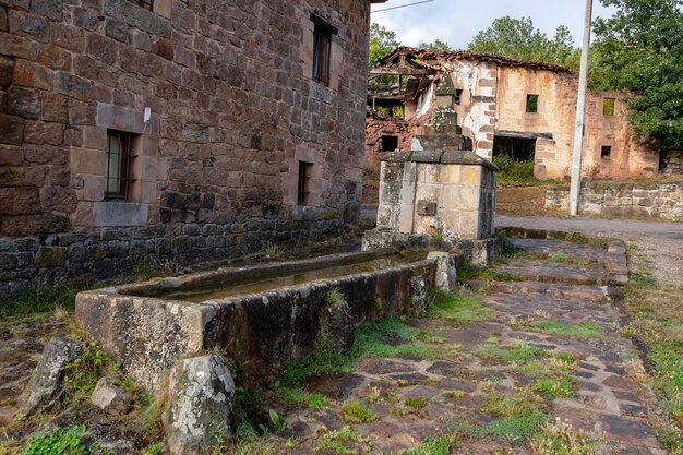 Fuente de agua de piedra en quintana olmos