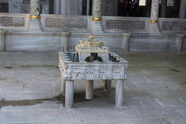 Fuente de agua potable antigua de estilo turco otomano