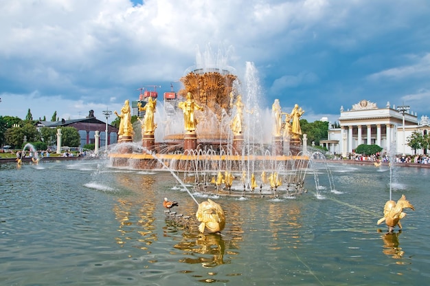 La fuente en el centro de la ciudad