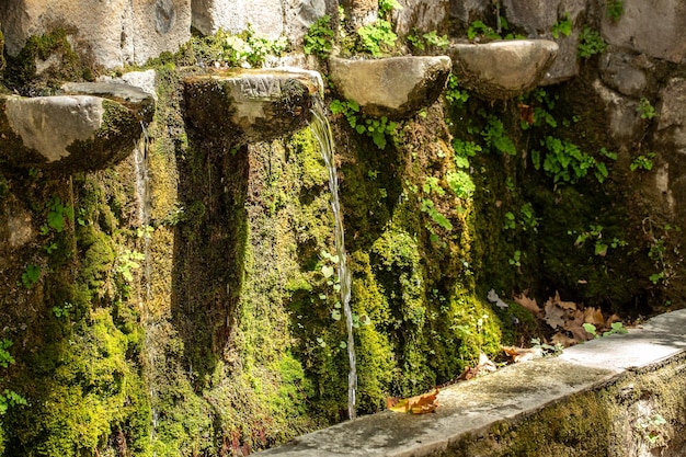 Fuente de construcción de corriente de agua