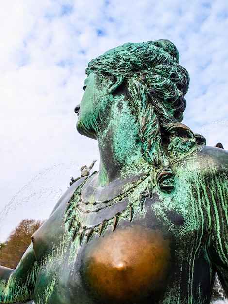 Fuente de HDR Neptunbrunnen en Berlín