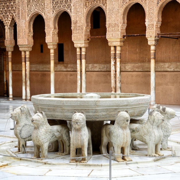 Fuente de los Leones en la Alhambra