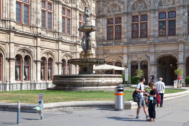 Fuente de la ópera de Viena