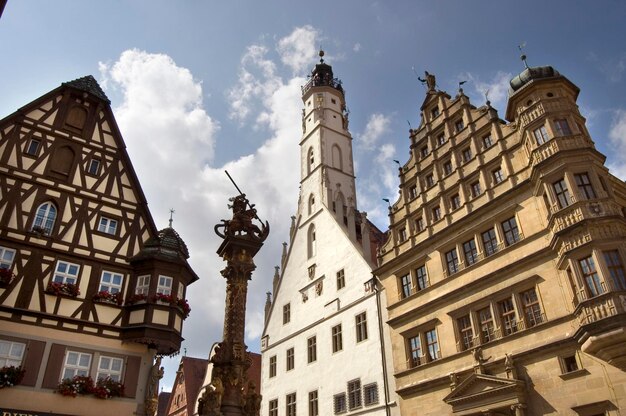 Fuente de la plaza del mercado de St George Town Hall Rothenburg ob der Tauber Baviera Alemania