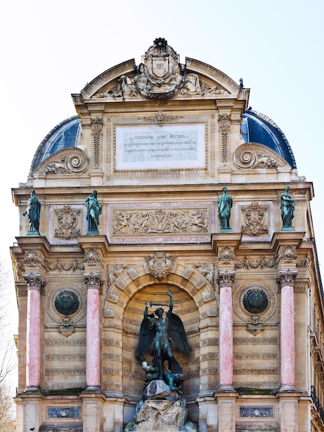 Fuente Saint Michel en París