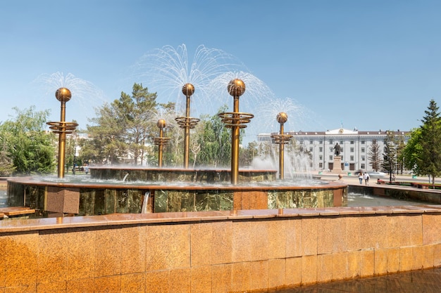 Fuente en el terraplén de la ciudad de Pavlodar Kazajstán