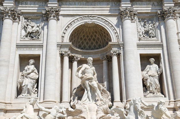 Fuente de Trevi en Roma Italia