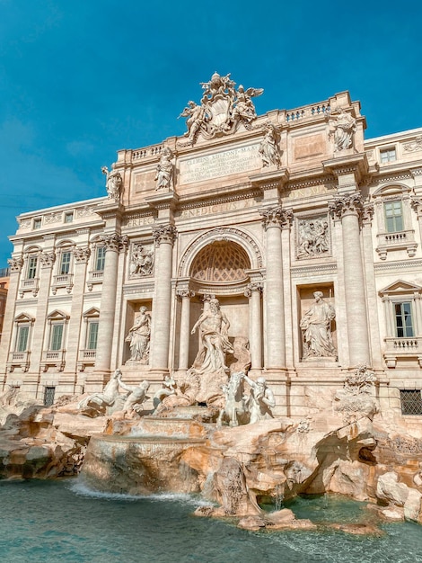 Foto fuente de trevi solo en roma italia