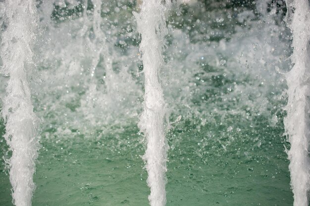 Las fuentes que brotan agua con gas en una caca