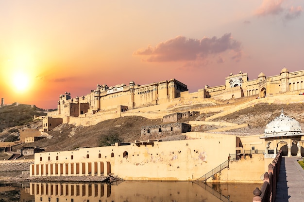 Fuerte Amber de la India, Jaipur, vista completa al atardecer.