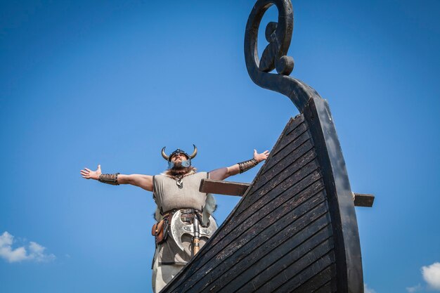 Fuerte vikingo en su barco