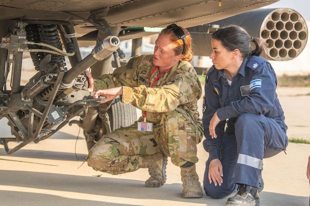 Foto fuerzas de defensa de israel hombres y mujeres ejército de israel imágenes fuerzas de defensa de israel