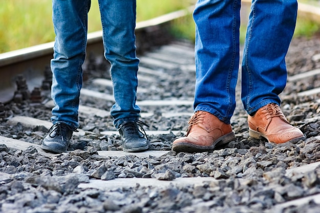 Füße Vater und Sohn Cowboyschuhe