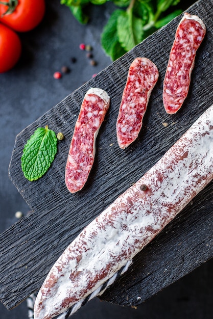 Fuet Wurst geräuchert oder trocken gehärtete Salami köstliche Fleischmahlzeit Snack