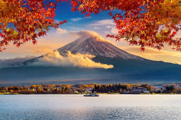 Foto fuji berg und kawaguchiko see bei sonnenuntergang