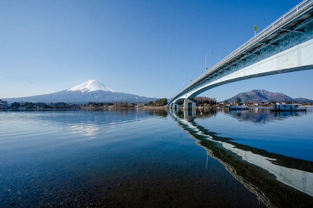 Fuji besteigen und fluss reflektieren