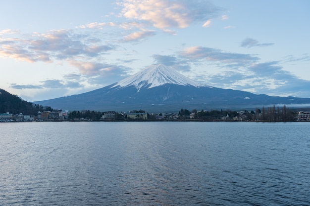 Foto fujisan berg mit see in kawaguchiko, japan.