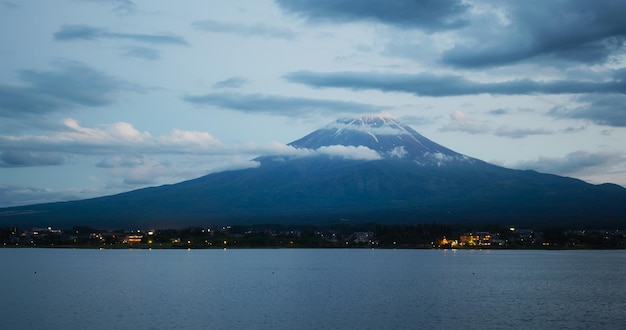 Fujisan in Kawaguciko zur Sommerzeit am Abend