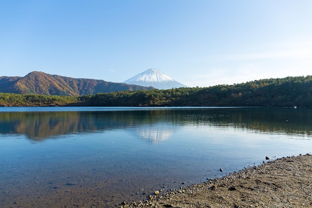 Fujisan en el lago Saiko