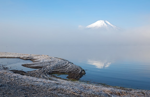 Fujisan con niebla Japón