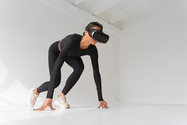 Full-Shot-Frauentraining mit VR-Brille auf