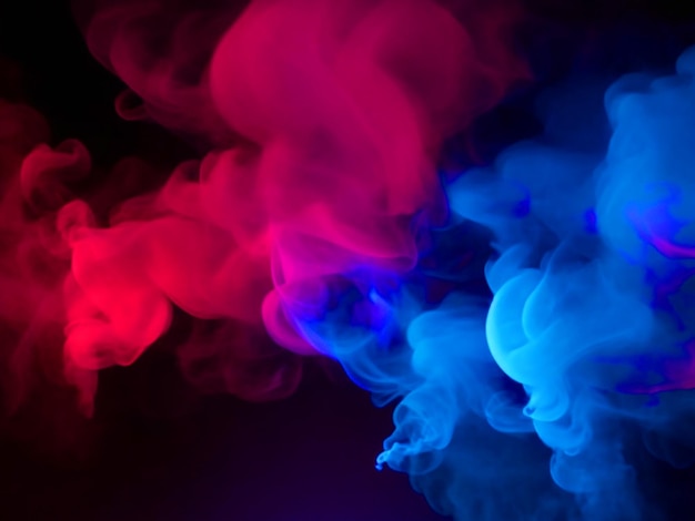 Fumaça colorida em fundo escuro Luz azul e vermelha com fumaça